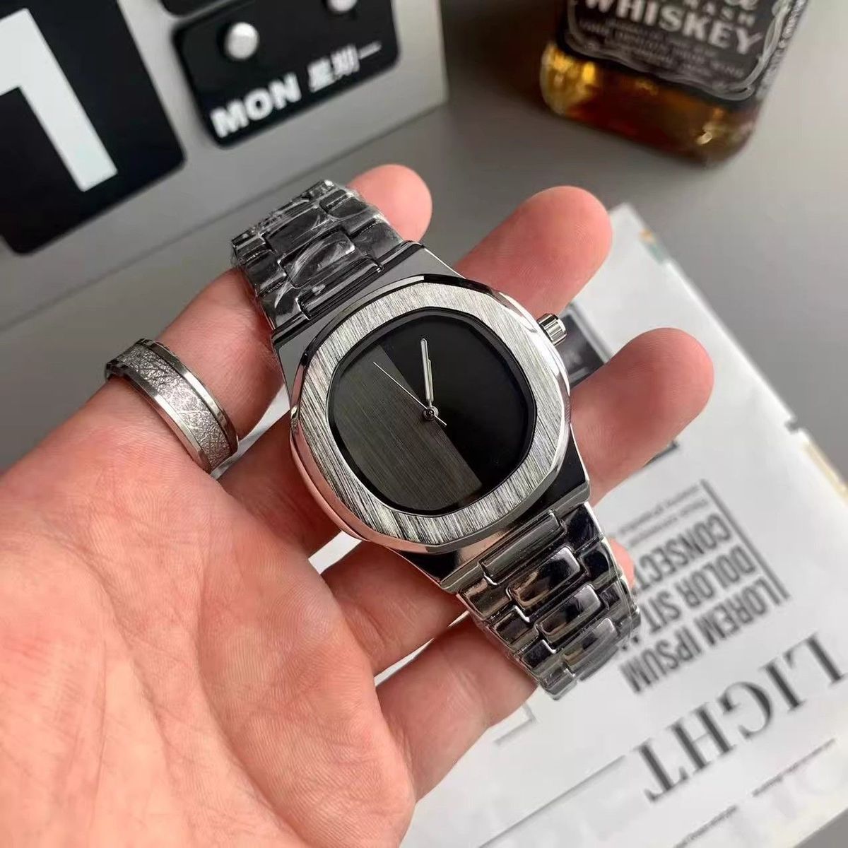 Custom Logo Men's Quartz Watch - Luxury Watch Logos 评论和价格